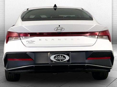 Used 2025 Hyundai Elantra SEL FWD image 3