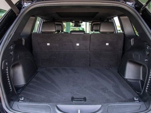 Used 2022 Jeep Grand Cherokee Limited image 25