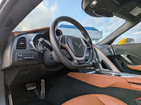 Used 2015 Chevrolet Corvette Z06 w/ 3LZ Preferred Equipment Group image 9