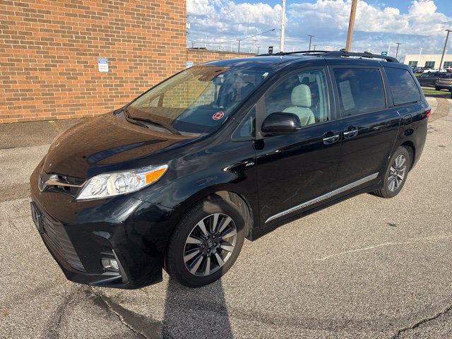 Used 2018 Toyota Sienna XLE w/ XLE Navigation Package AWD/4WD image 1
