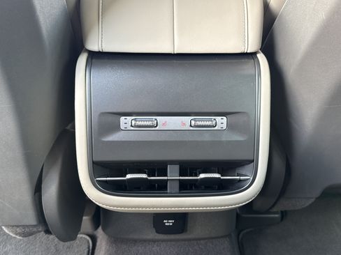 Used 2024 Lincoln Nautilus Premier w/ Equipment Group 102A AWD/4WD image 17