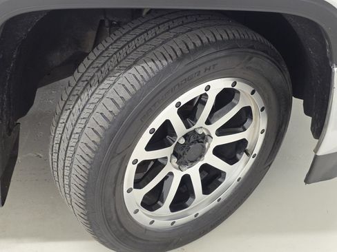Used 2017 GMC Sierra 1500 SLE w/ Suspension Package, Off-Road AWD/4WD image 44
