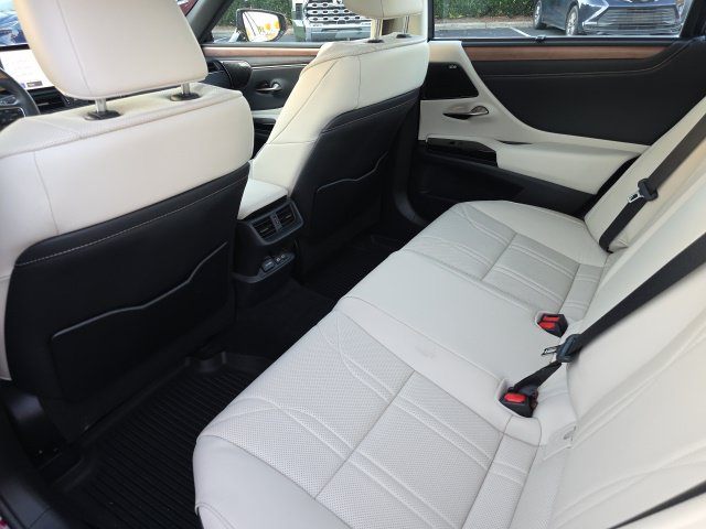 Used 2025 Lexus ES 350 Ultra Luxury FWD image 13