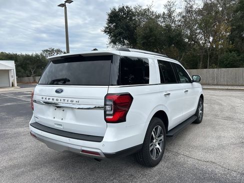 Used 2024 Ford Expedition Limited image 3