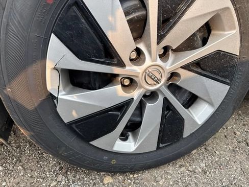 Used 2023 Nissan Altima 2.5 S FWD image 9