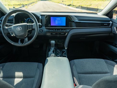 Used 2025 Toyota Camry LE w/ Convenience Package FWD image 20