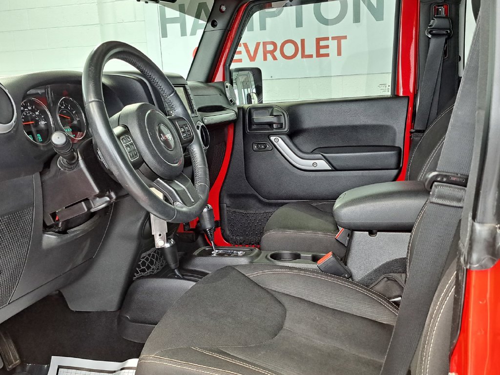 Used 2016 Jeep Wrangler Sahara w/ Connectivity Group AWD/4WD image 19