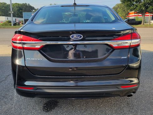 Used 2017 Ford Fusion SE FWD image 4