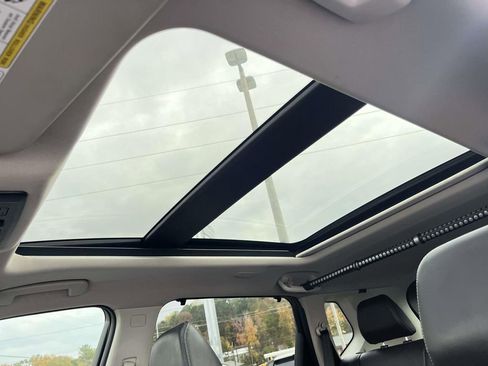 Used 2021 Nissan Rogue Platinum image 25