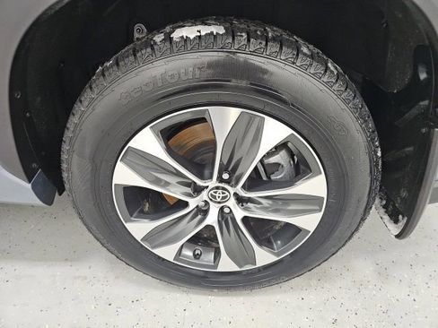 Certified 2022 Toyota Highlander XLE image 11