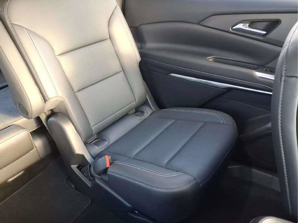 Used 2026 Chevrolet Traverse LT FWD image 17