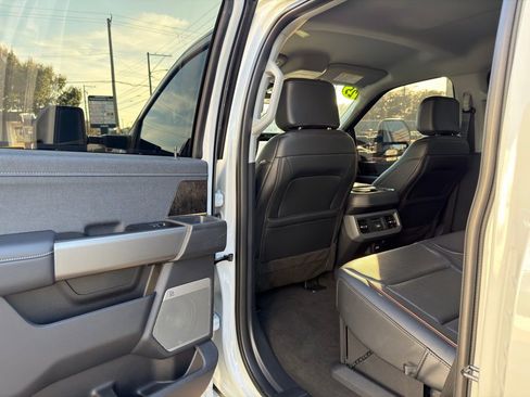 Used 2025 Ford F450 Lariat image 29