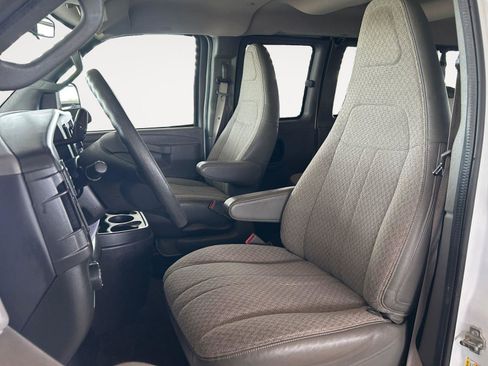 Used 2017 Chevrolet Express 2500 LT w/ LT Preferred Equipment Group RWD image 9
