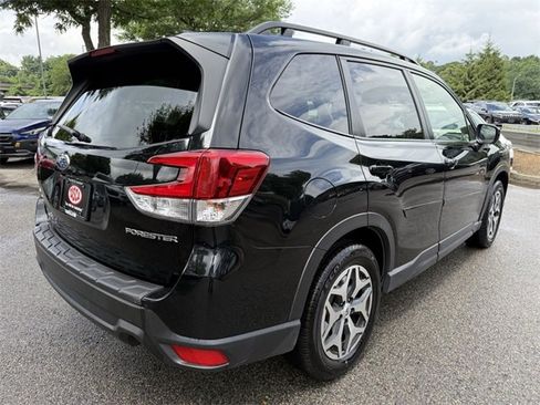 Used 2022 Subaru Forester Premium image 8
