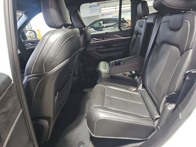 Used 2024 Jeep Grand Cherokee Limited w/ Luxury Tech Group II AWD/4WD image 13