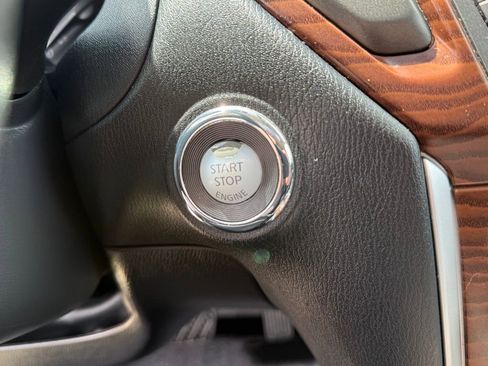Used 2019 Nissan Pathfinder Platinum AWD/4WD image 32