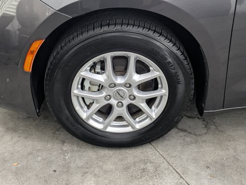 Certified 2022 Chrysler Voyager LX image 11