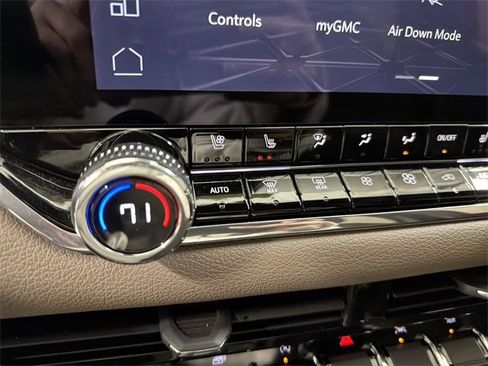 Used 2024 GMC Canyon Denali image 30