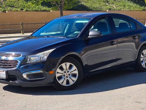 Used 2015 Chevrolet Cruze LS image 2