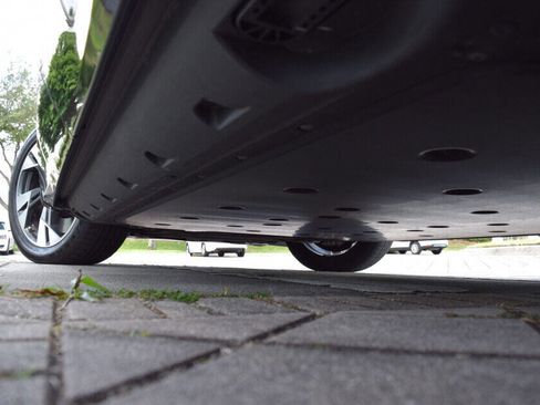 Used 2022 Audi e-tron Premium image 98