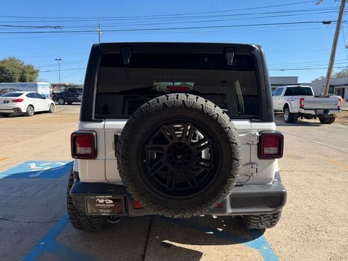Used 2020 Jeep Wrangler Unlimited Sahara image 6
