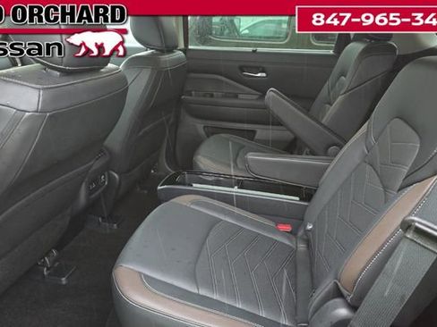 Used 2024 Nissan Pathfinder Platinum AWD/4WD image 10