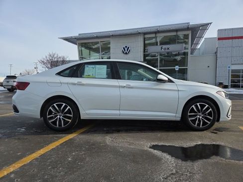 Used 2025 Volkswagen Jetta SE image 8