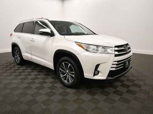 Used 2018 Toyota Highlander XLE AWD/4WD image 10
