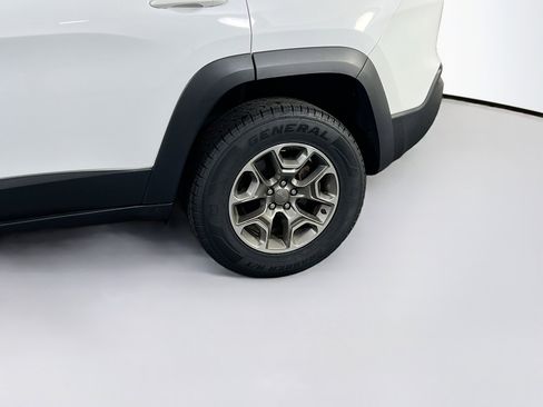 Used 2022 Jeep Cherokee Trailhawk w/ Premium Leather Package AWD/4WD image 29