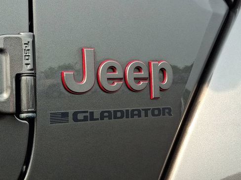 Used 2023 Jeep Gladiator Rubicon w/ LED Lighting Group AWD/4WD image 30
