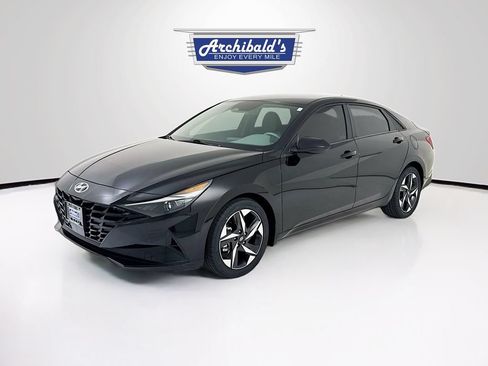 Used 2023 Hyundai Elantra SEL w/ Convenience Package FWD image 3