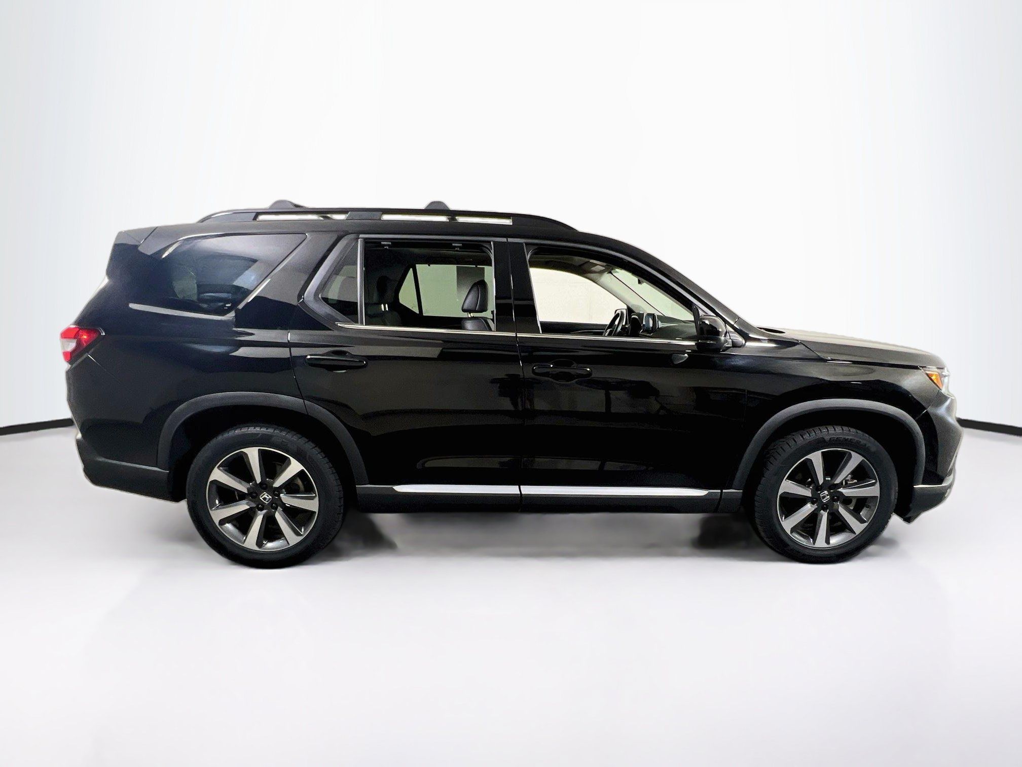 Used 2023 Honda Pilot Touring image 4