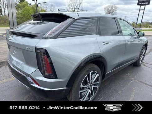 Certified 2025 Cadillac Optiq Sport 2 w/ LPO, Floor Liner Package AWD/4WD image 9