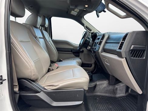 Used 2017 Ford F550 2WD Regular Cab Super Duty image 14