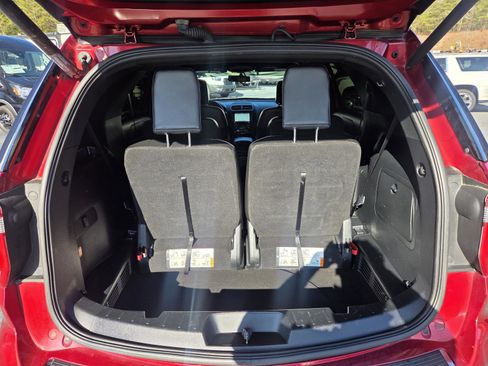 Used 2018 Ford Explorer XLT w/ Equipment Group 202A image 10
