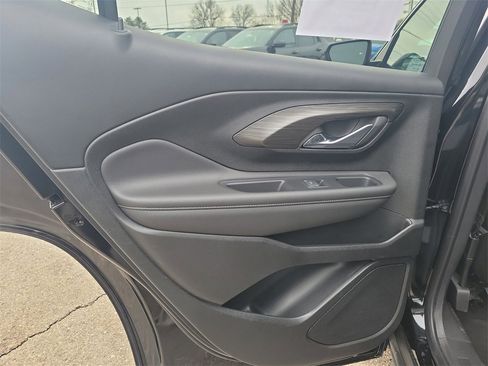 Used 2023 GMC Terrain SLE w/ Driver Convenience Package image 15