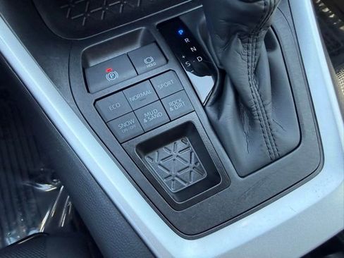 Used 2025 Toyota RAV4 LE image 28