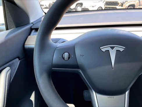 Used 2021 Tesla Model Y Long Range image 23