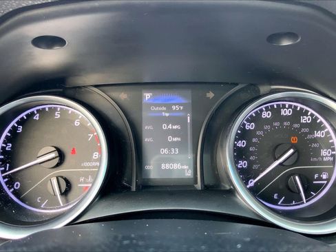 Used 2018 Toyota Camry SE w/ Convenience Package FWD image 25