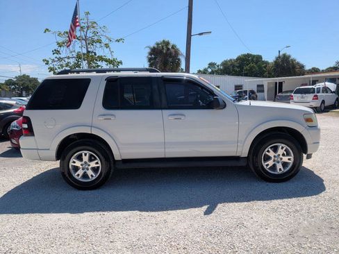 Used 2009 Ford Explorer XLT image 4