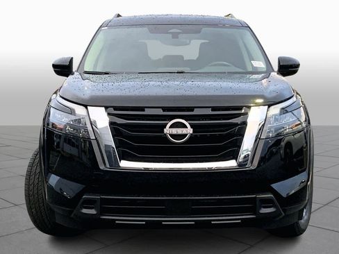 Used 2024 Nissan Pathfinder SV image 3