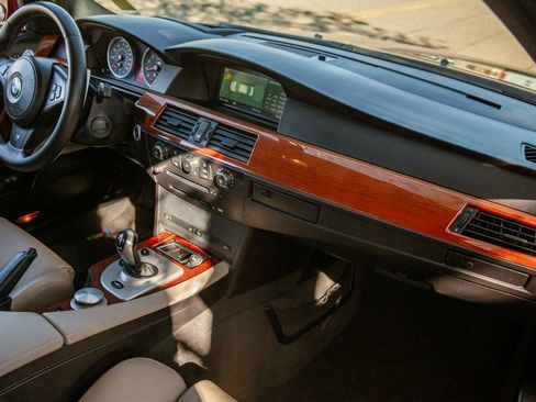 Used 2006 BMW M5 image 11