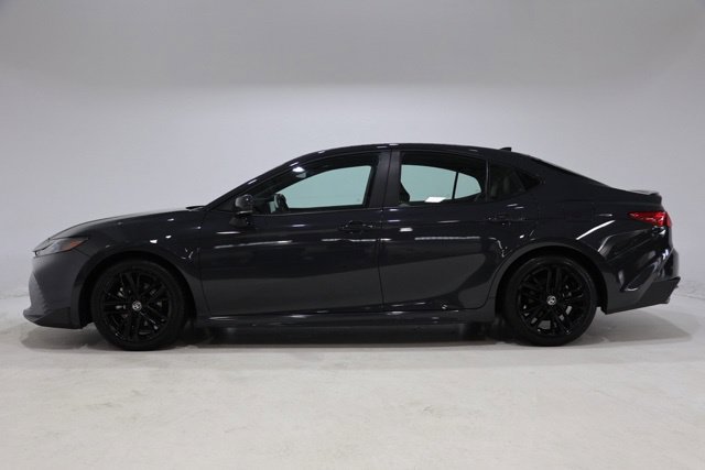 Used 2025 Toyota Camry SE FWD image 4