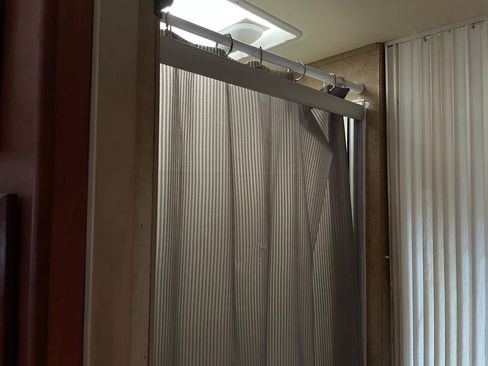 Used 2013 Ford E-450 and Econoline 450 Super Duty w/ Motorhome Prep Pkg image 98