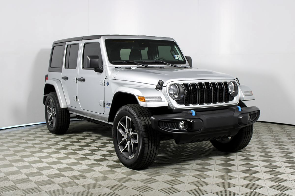 Used 2024 Jeep Wrangler Unlimited AWD/4WD image 27