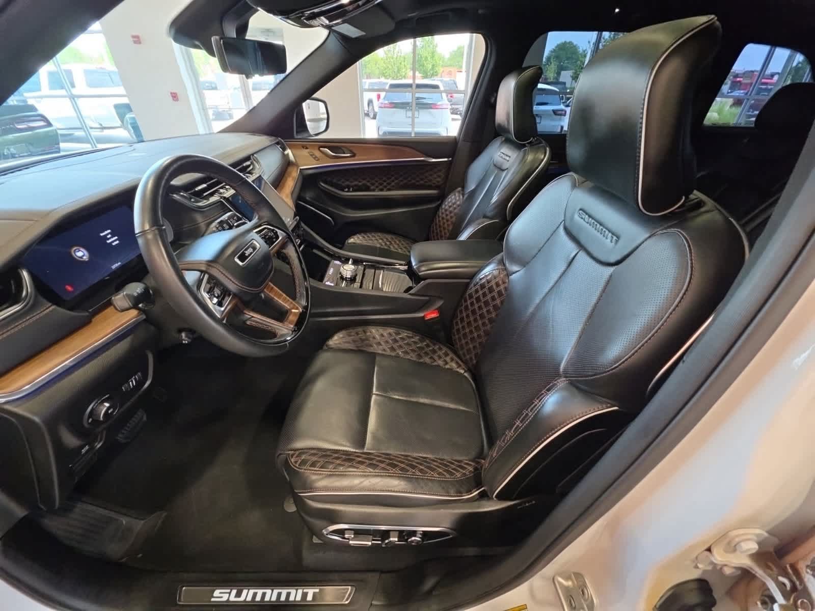 Used 2024 Jeep Grand Cherokee Summit w/ Advanced Protech Group IV AWD/4WD image 18