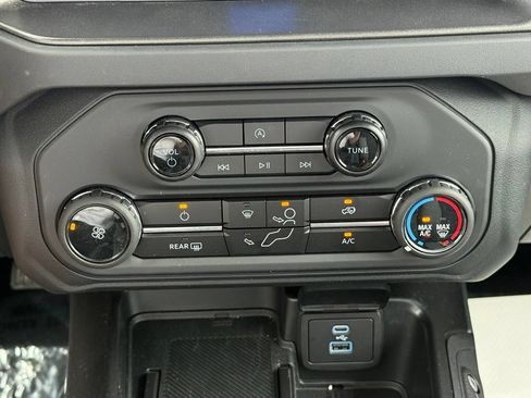 Certified 2025 Ford Bronco 4-Door AWD/4WD image 14