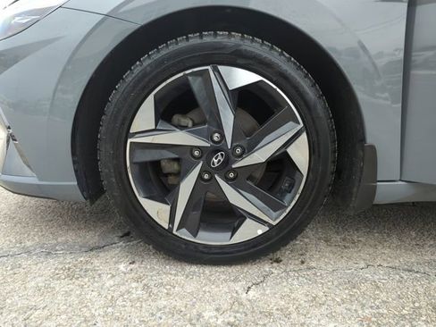 Used 2021 Hyundai Elantra Limited image 29