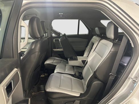 Used 2021 Ford Explorer XLT w/ Equipment Group 202A RWD image 12