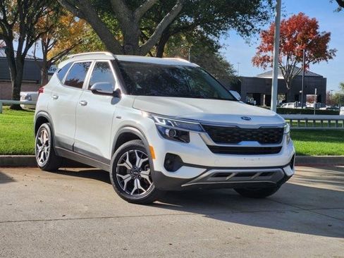 Used 2021 Kia Seltos EX image 2